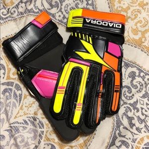 Diadora Youth Size 4 Goalie Gloves
